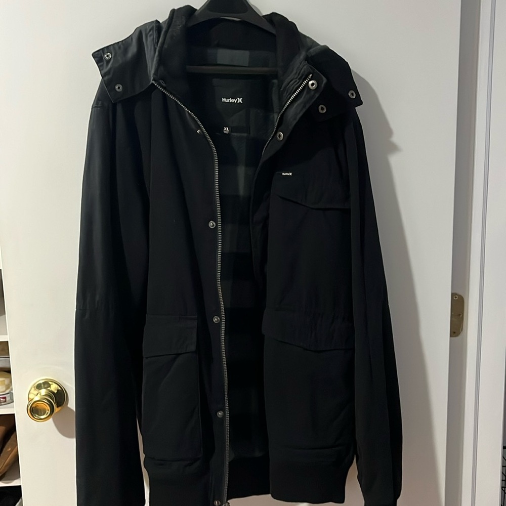 Hurley men’s coat with black plaid liner. XL